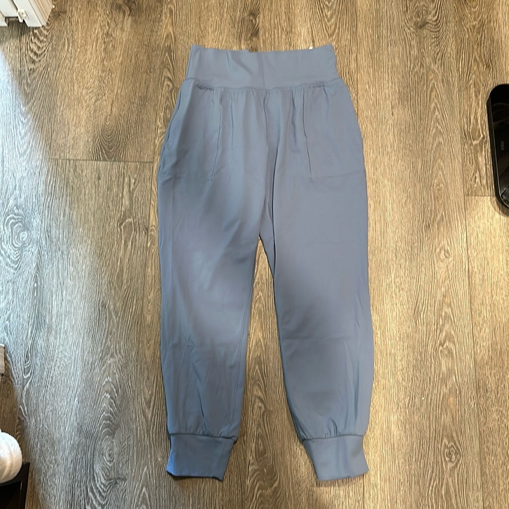 Athleta salutation joggers